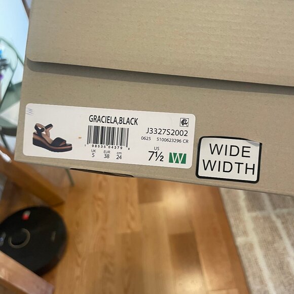 Naturalizer Black Wedges - Picture 3 of 4